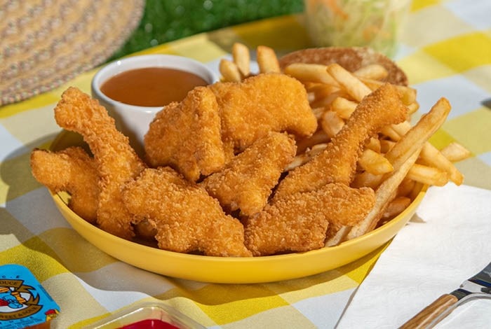 Picture of 8 tender animal-shaped seasoned crispy chicken nuggets from the Zoo Meal (8 pieces).